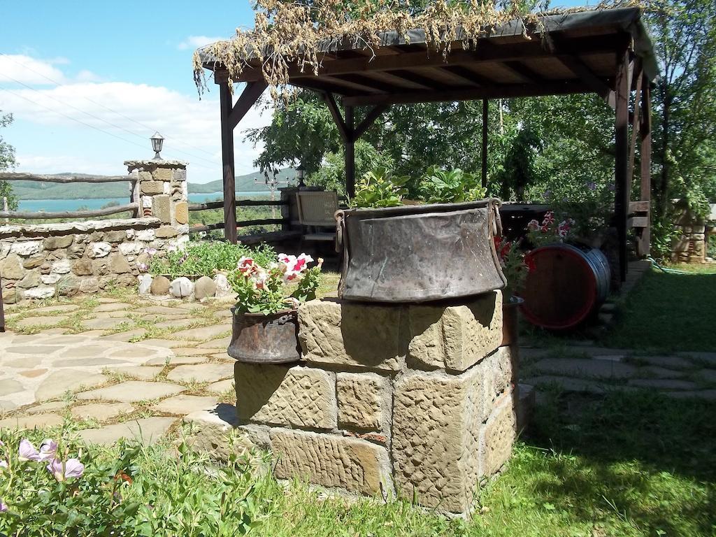 Vila T'Asprolithia Kalývia Fylaktís Exteriér fotografie